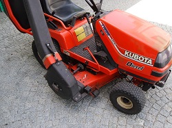  KUBOTA F3560, filtry silnika i hydrauliczne
